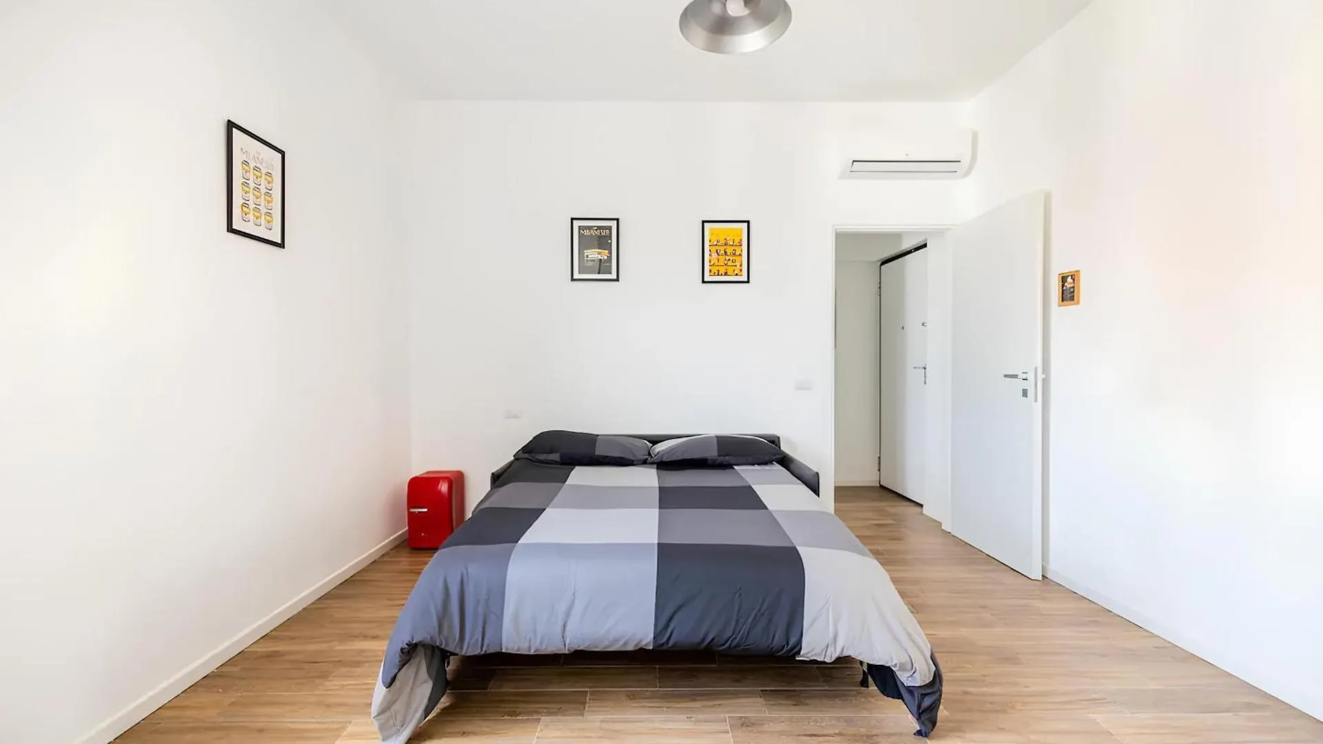 Apartment Santa Giulia Suite - 15 Minutes From City Centre Milan Italy