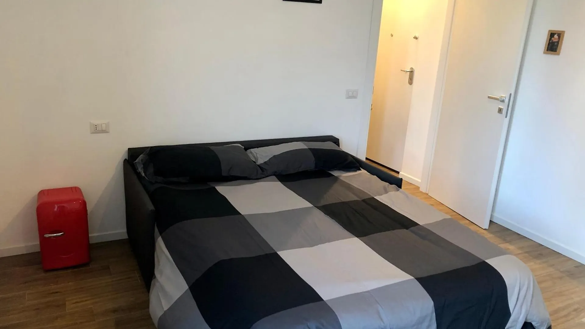 Santa Giulia Suite - 15 Minutes From City Centre Milan 0*,  Italy